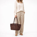 Les Visionnaires Bonnie Grande Essential Cozy - Schultertasche 51 cm (aubergine) - Ansicht 7