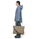 Rains Dash Messenger Tote Bag W3 - Reisetasche 50 cm (beige) - Ansicht 4