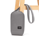 pacsafe RFIDsafe Tech Crossbody - Umhängetasche 22 cm (stone) - Ansicht 8