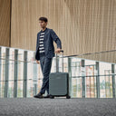 Victorinox Airox Advanced Global Carry On - 4-Rollen-Kabinentrolley 55 cm erw. (storm)