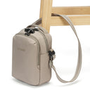 pacsafe V Companion Crossbody - Umhängetasche 23 cm (beige) - Ansicht 7