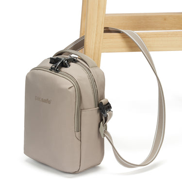 pacsafe V Companion Crossbody - Umhängetasche 23 cm (beige) - Ansicht 7