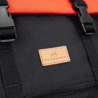 Doughnut Christopher Reborn 18 - Rolltop Rucksack 15" 45 cm (black x grapefruit) - Ansicht 5