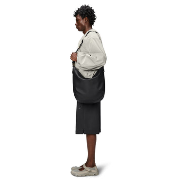 Rains Valera - Schultertasche 40 cm (black) - Ansicht 4